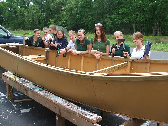 girlsboat003.jpg